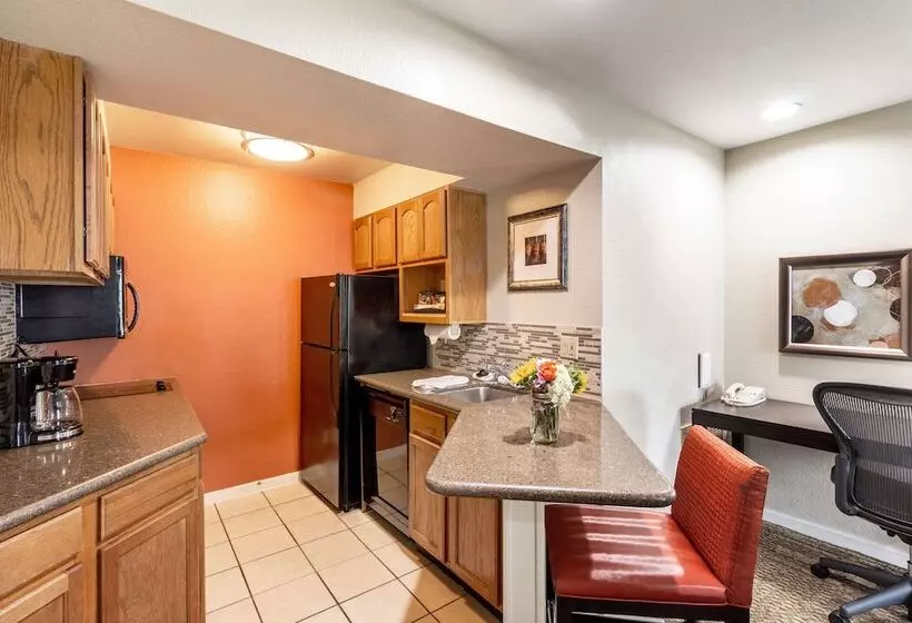 سوئیت برای معلولان, Sonesta Es Suites Torrance Redondo Beach