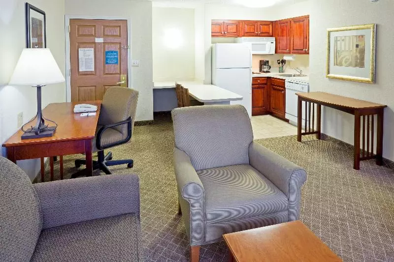 キングサイズベッドのスイートルーム, Staybridge Suites Cranbury   South Brunswick, An Ihg