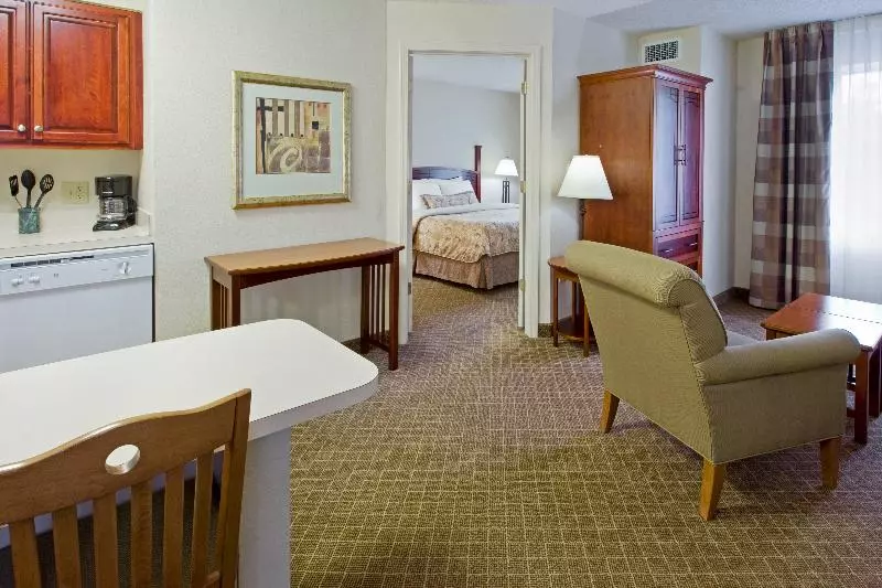 キングサイズベッドのスイートルーム, Staybridge Suites Cranbury   South Brunswick, An Ihg