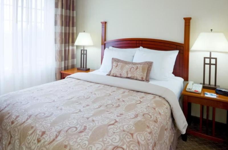 身障者適用スイートルーム, Staybridge Suites Cranbury   South Brunswick, An Ihg