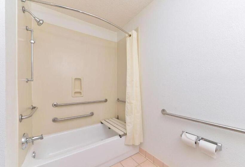 适合残疾人士使用的带超级大床的标准间, Motel 6 Richburg, Sc