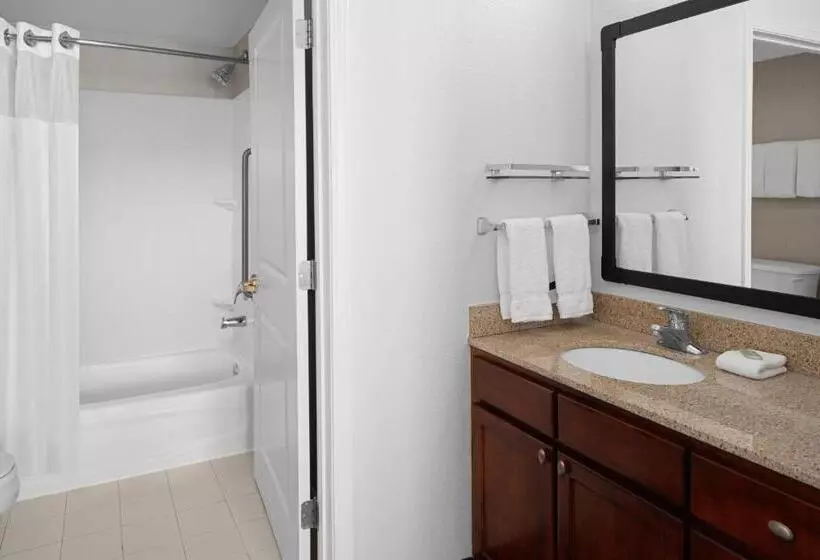 キングサイドベッドのスタンダードワンルーム, Residence Inn Long Island Holtsville