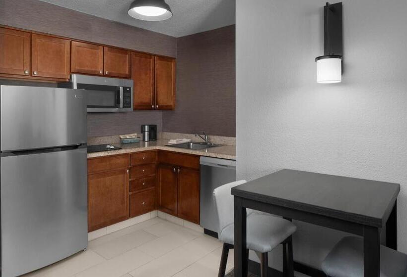 سوییت, Residence Inn Long Island Holtsville