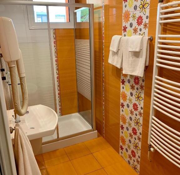 バルコニー付きシングルスタンダードルーム, Elena