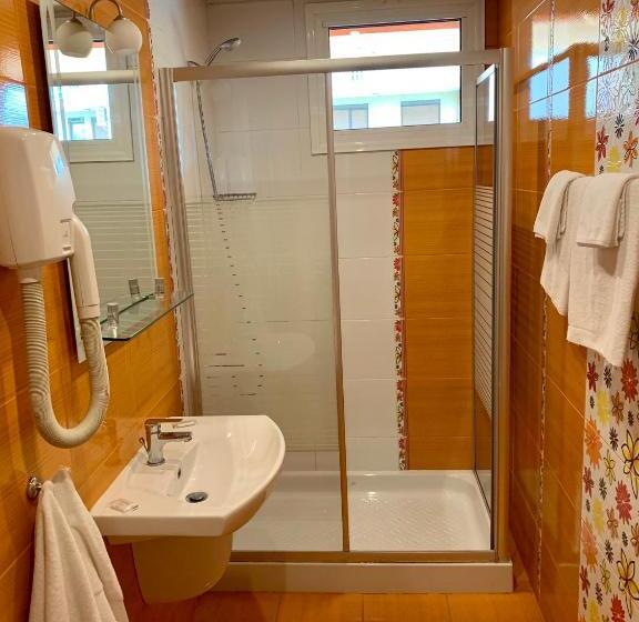 バルコニー付きシングルスタンダードルーム, Elena