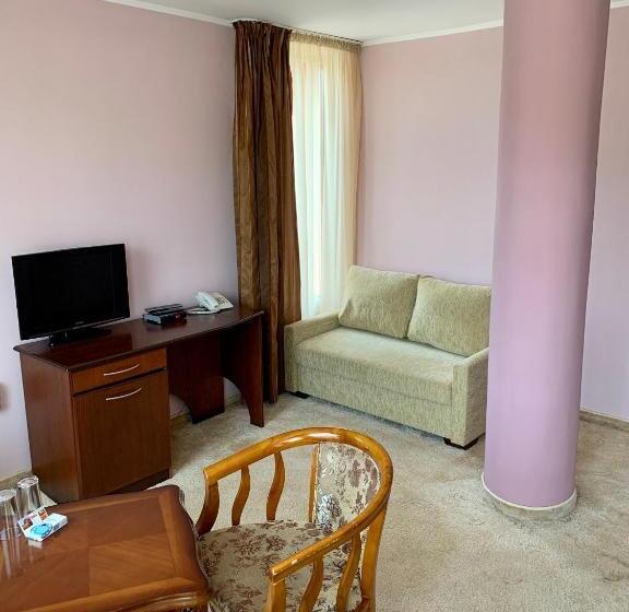 バルコニー付きジュニアスイート, Elena