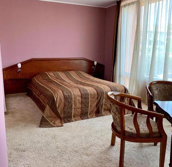 バルコニー付きジュニアスイート, Elena