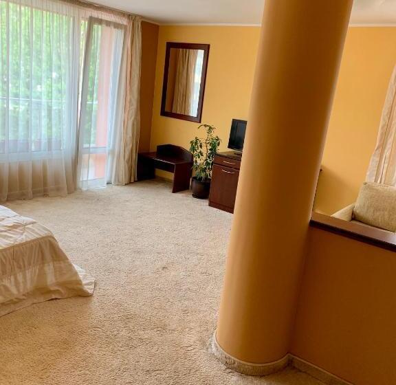 スタンダードスタジオ, Elena