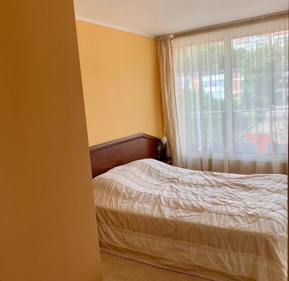 スタンダードスタジオ, Elena