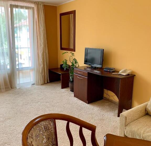 スタンダードスタジオ, Elena