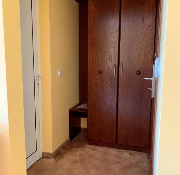 バルコニー付きスタンダードルーム, Elena