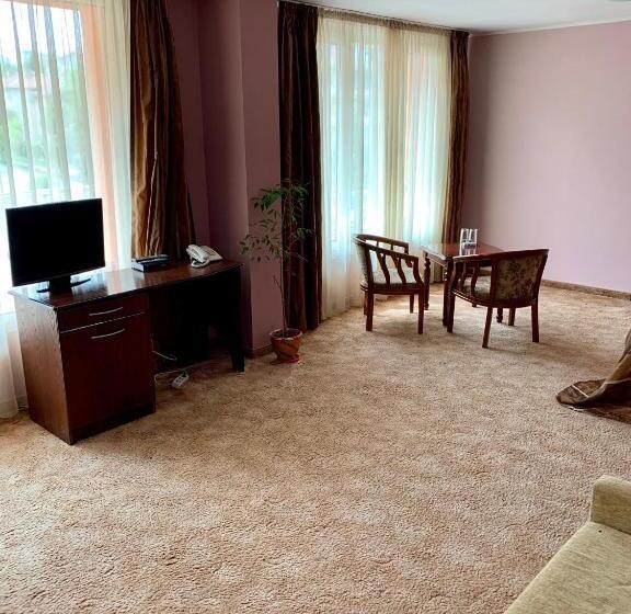 スタンダードスタジオ, Elena