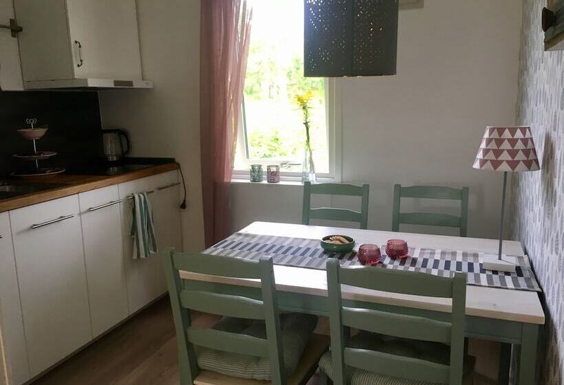 带1个卧室的舒适公寓, Pensionat Kanalvillan