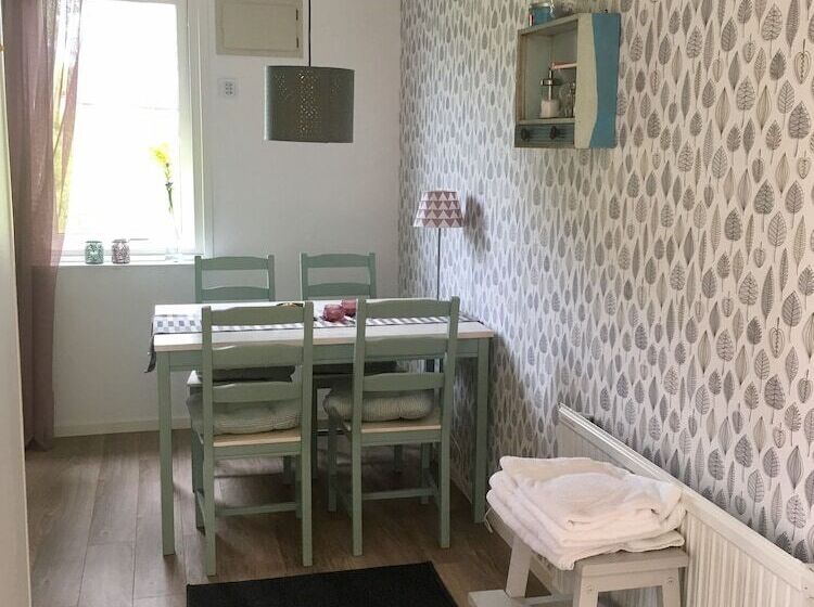 带1个卧室的舒适公寓, Pensionat Kanalvillan