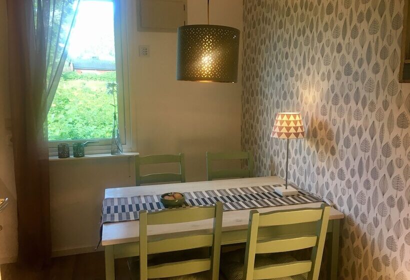 带1个卧室的舒适公寓, Pensionat Kanalvillan