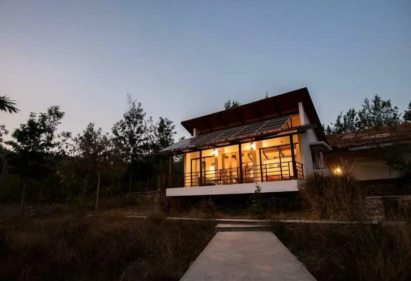 山の見えるジュニアスイート, Dhole's Den Bandipur