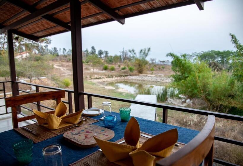 جناح جونيور مطل على الجبل, Dhole's Den Bandipur