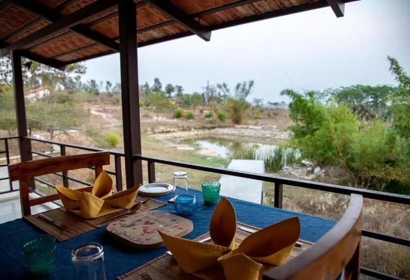 山の見えるジュニアスイート, Dhole's Den Bandipur