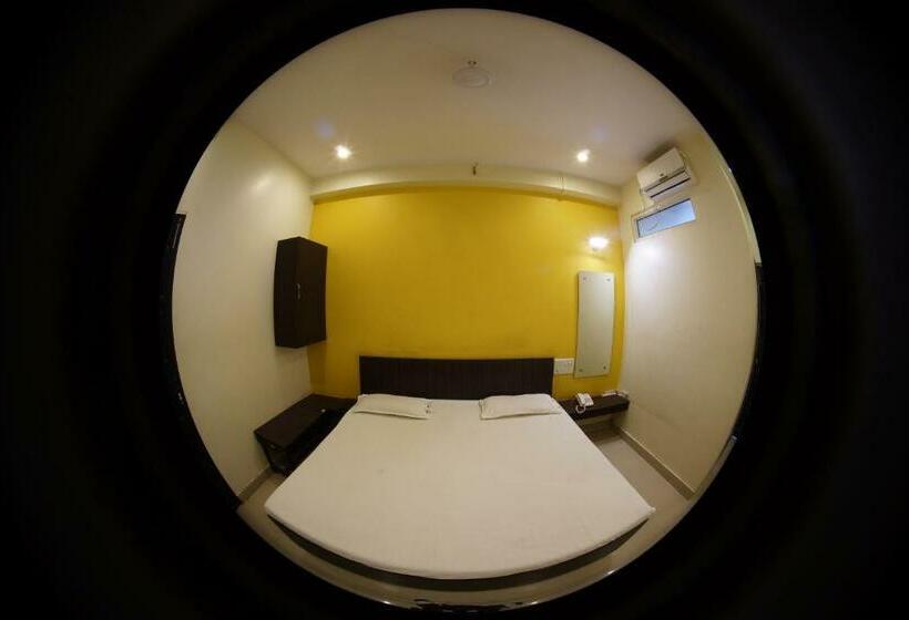 חדר אקונומי לשלושה, Vitthal Inn