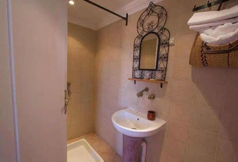 デラックスルーム, Kasbah Didis