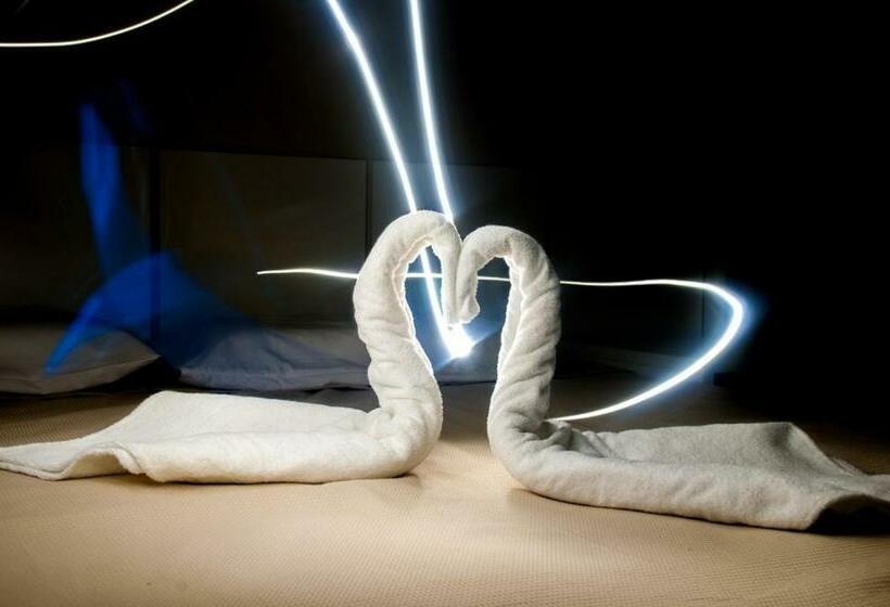 جناح مزود بجاكوزى, Murano Center