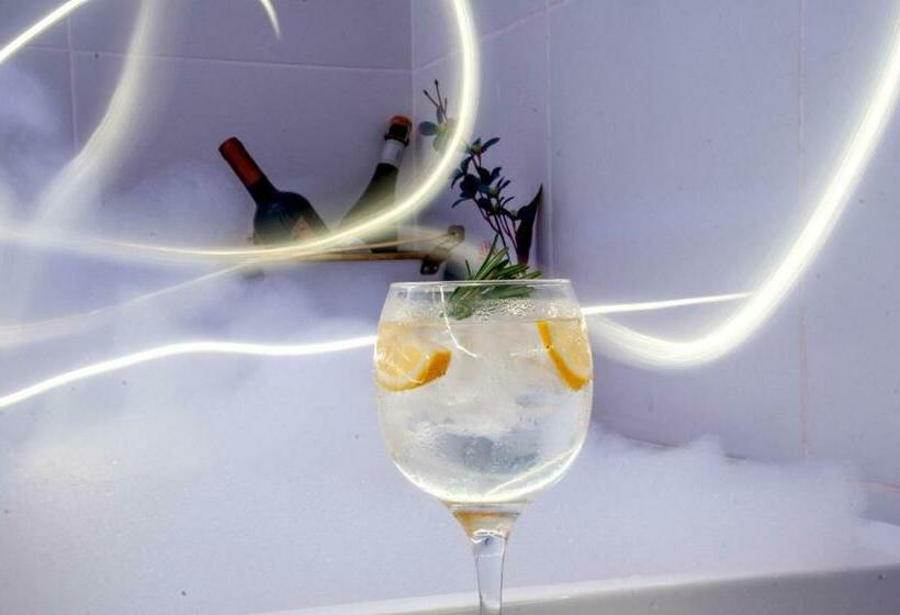 جناح مزود بجاكوزى, Murano Center