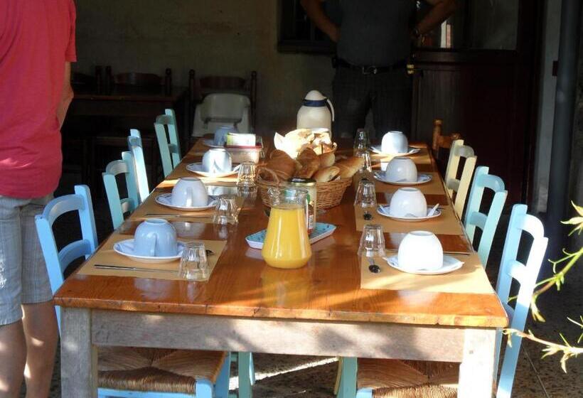 4인용 스탠다드 룸, Chambres D Hôtes Domaine Du Bourg