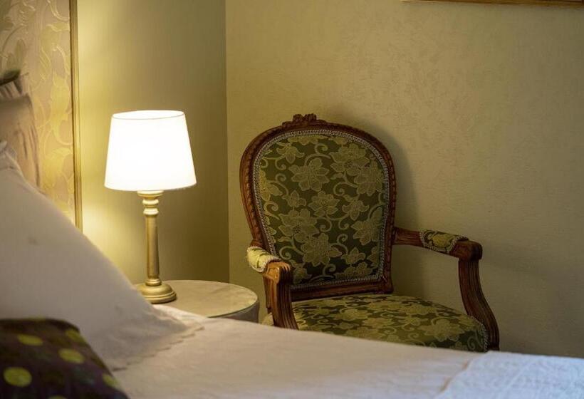 חדר סטנדרט, Chateau De Ribourdin