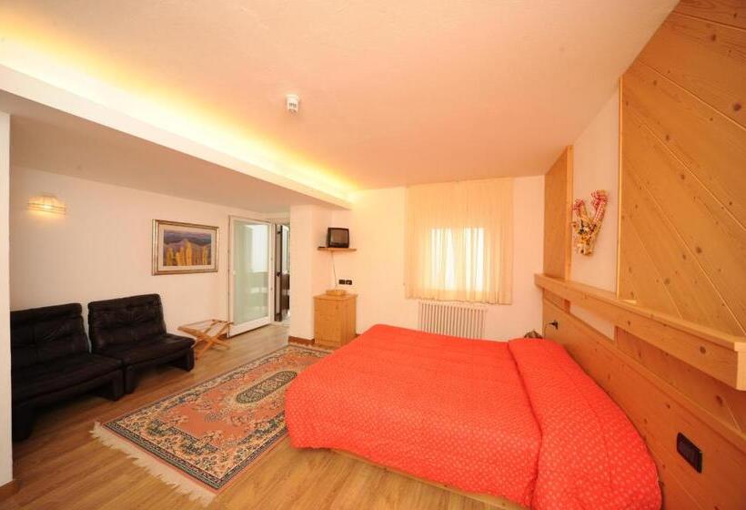 חדר סטנדרט לשלושה, Compet