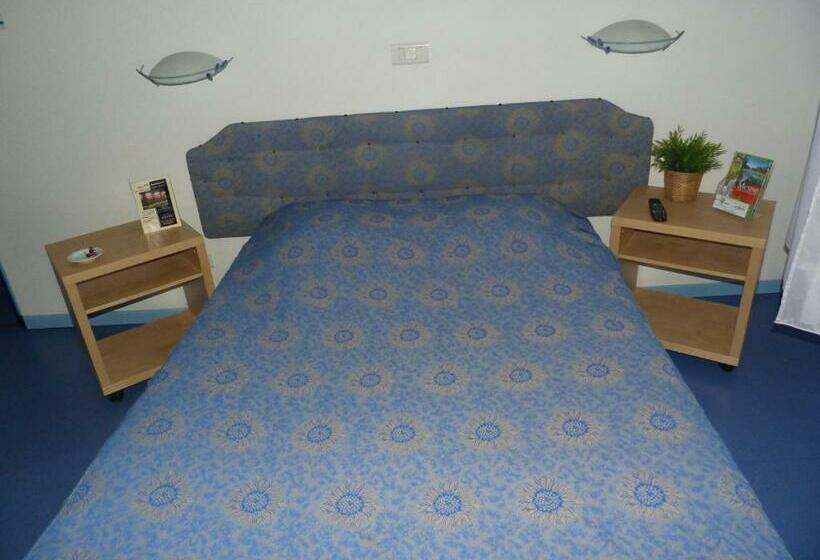 Номер Стандарт, La Table Des Bons Peres