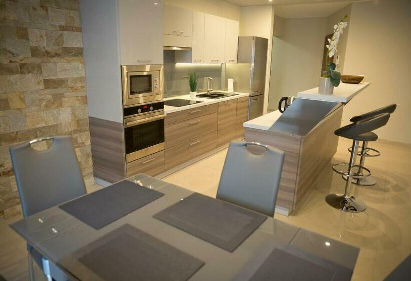 סוויטת 2 חדרי שינה, Lando