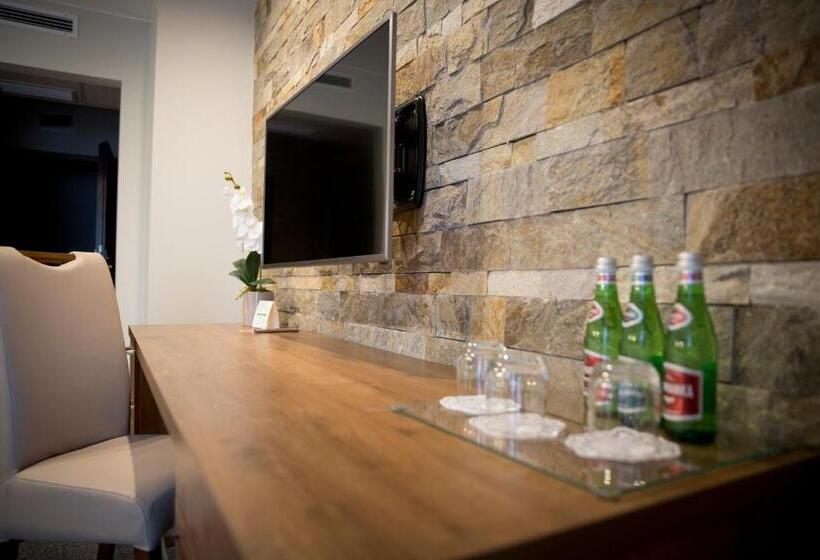 스탠다드 트리플 룸, Lando