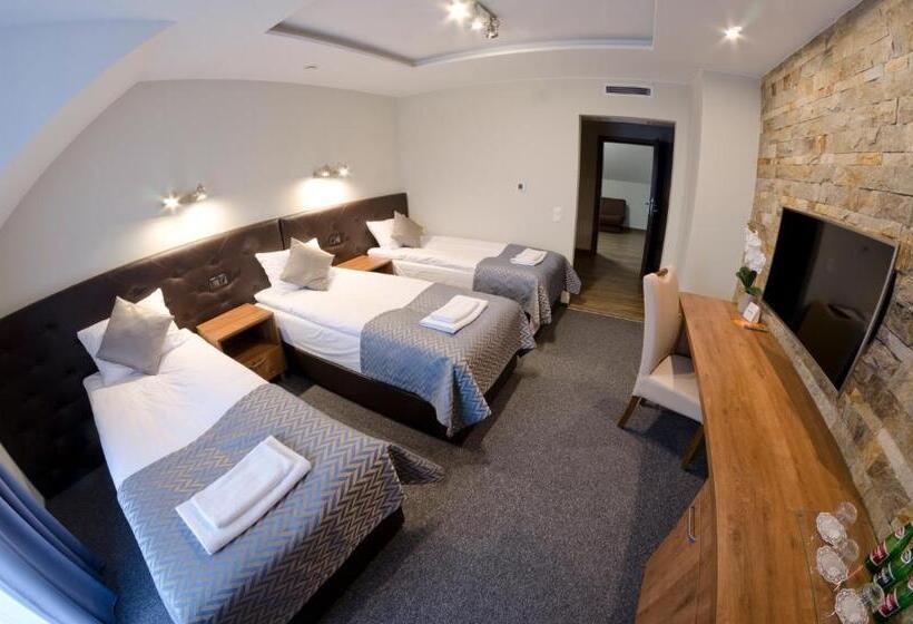 חדר סטנדרט לשלושה, Lando