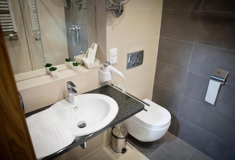 스탠다드 싱글 룸, Lando