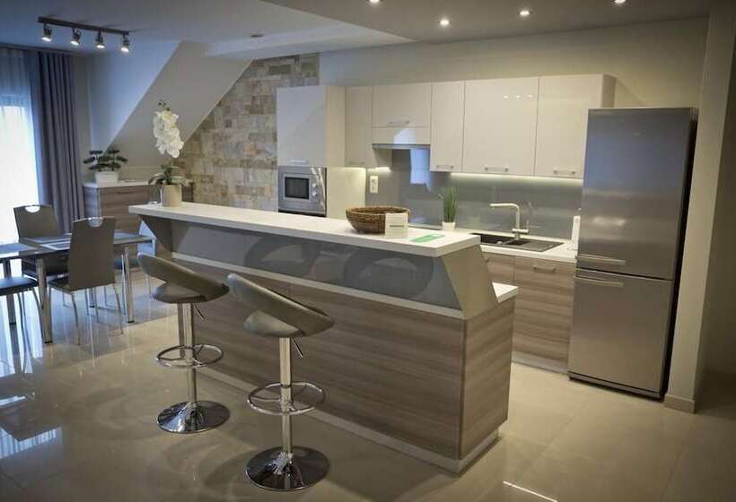 침실 2개 스위트, Lando