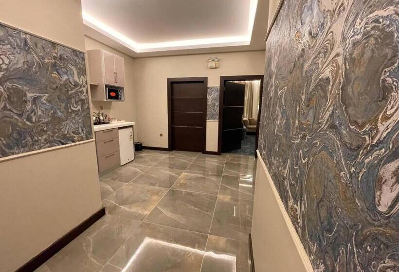 شقة غرفتين, Crystal Blue