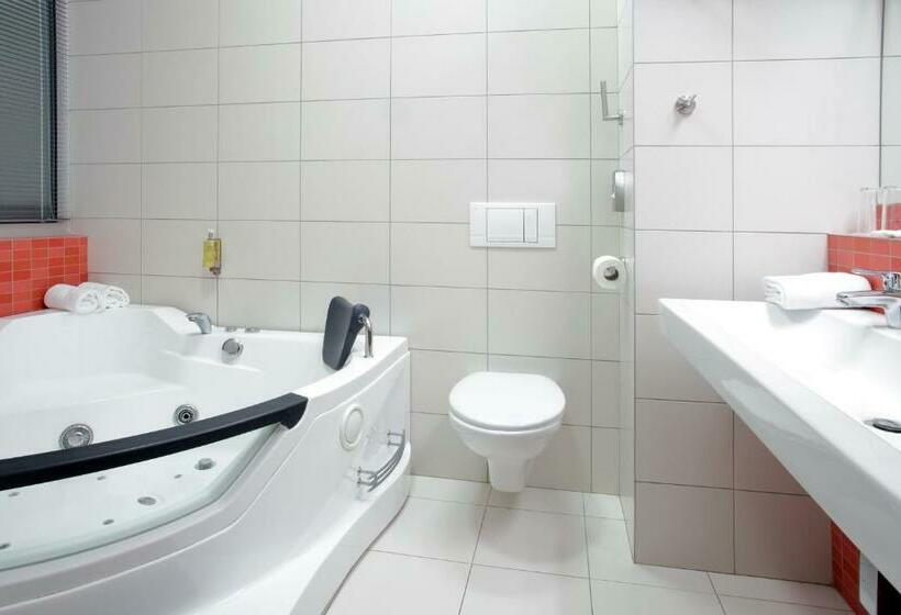 带按摩浴盆的套房, Jezerka