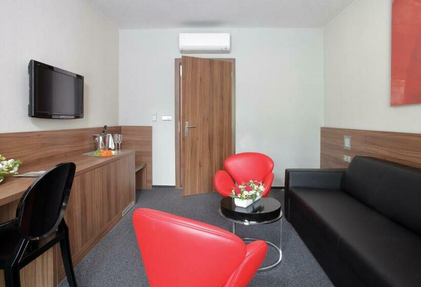 带按摩浴盆的套房, Jezerka