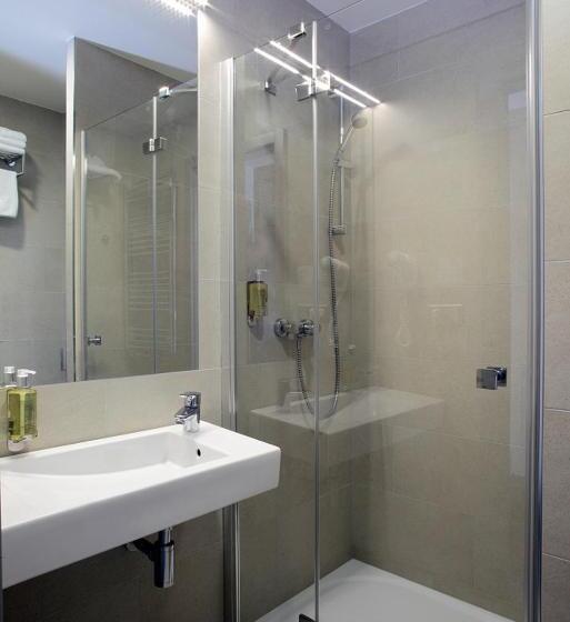 家庭套房, Jezerka