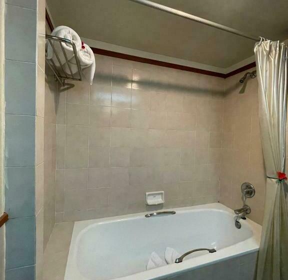 Люкс, Songphanburi