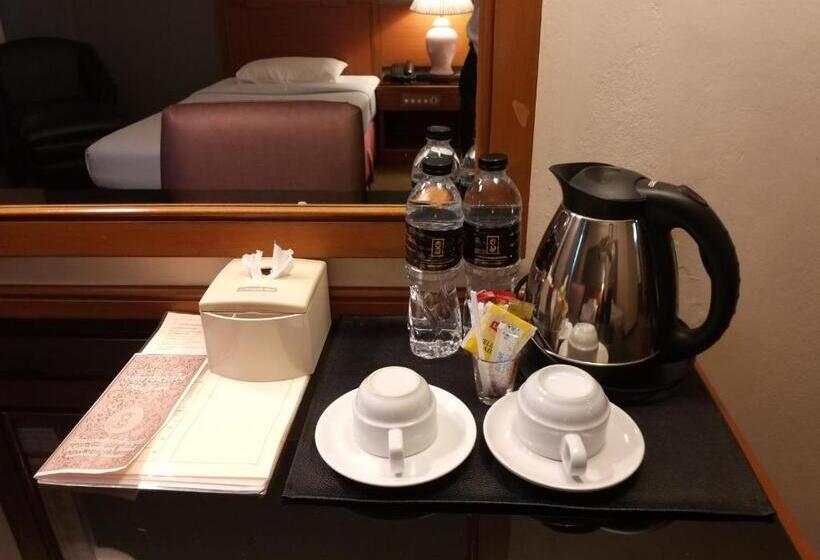 Номер Deluxe, Songphanburi