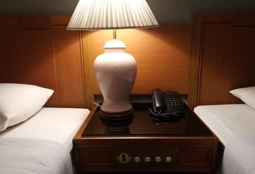 Номер Deluxe, Songphanburi