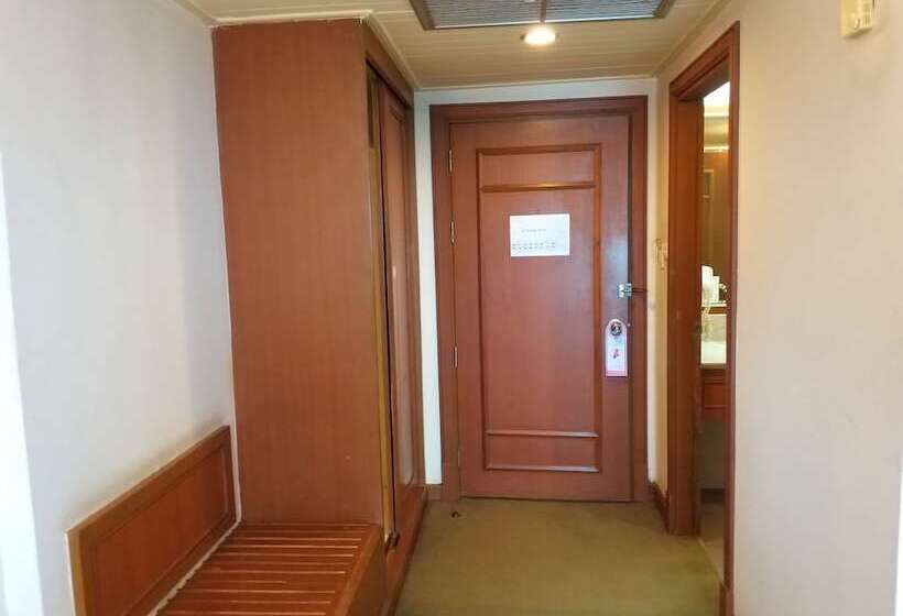 Номер Deluxe, Songphanburi