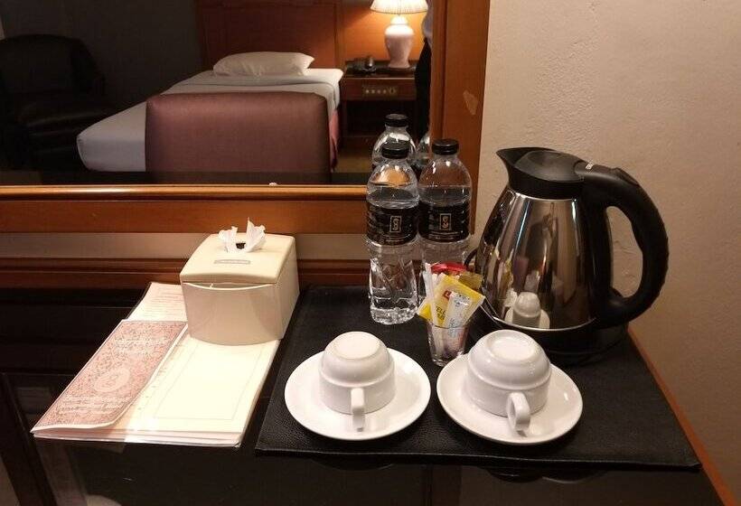 Номер Deluxe, Songphanburi