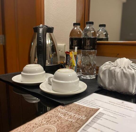 Номер Deluxe, Songphanburi