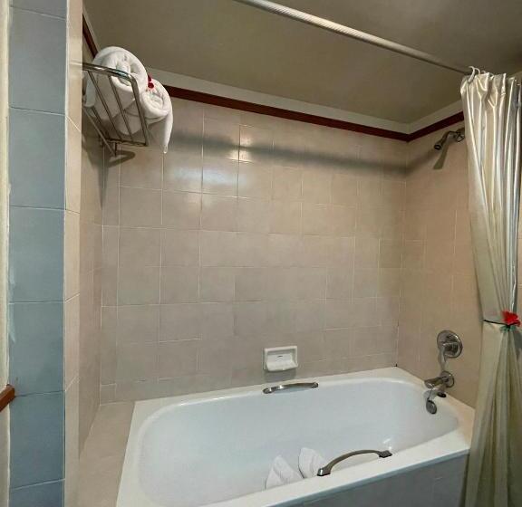 Номер Deluxe, Songphanburi