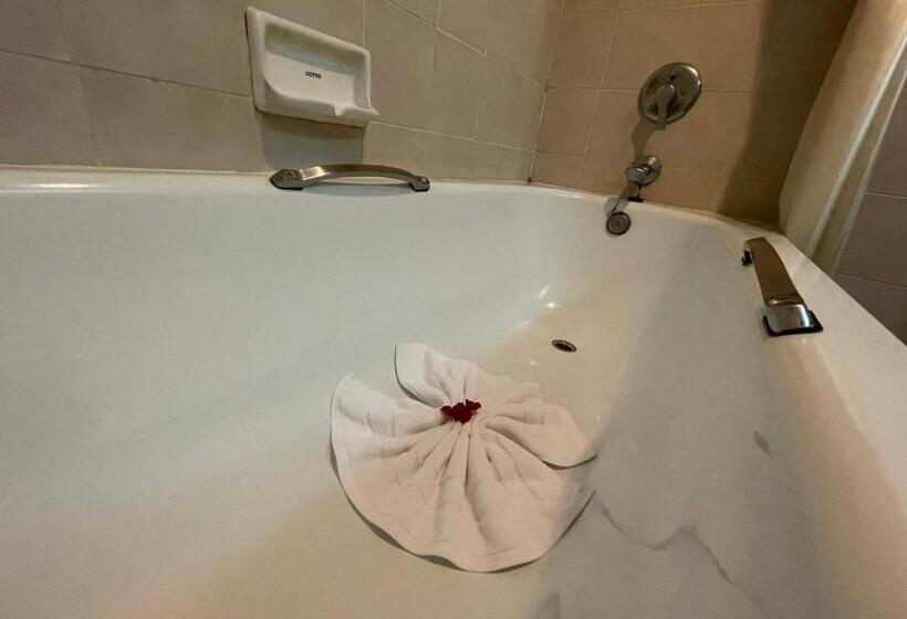 Семейный Номер, Songphanburi