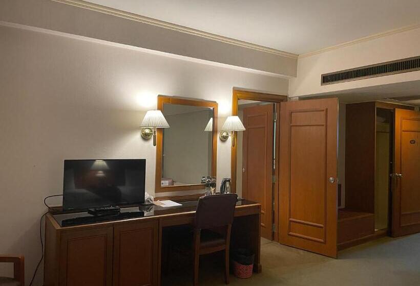 Семейный Номер, Songphanburi