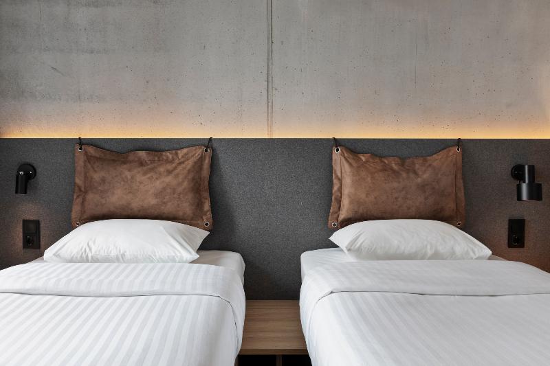 Люкс, Songphanburi