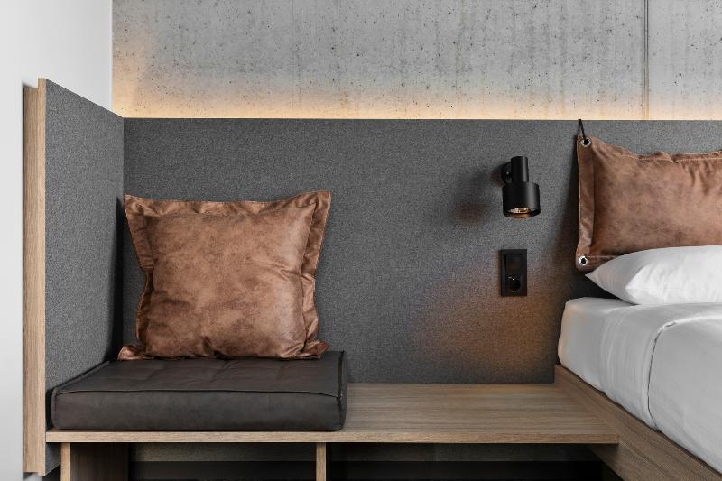 Люкс, Songphanburi